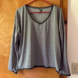 Prana Long Sleeve V Neck. Large Gray